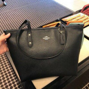 *預訂貨: 約12月下旬*Coach City Zip Tote in crossgarin leather