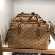 *預訂貨：約4月中旬*Coach Carryall 鯰魚包 (F57842)