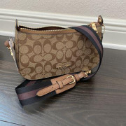 *預訂貨：約4月底*Coach Jes Baguette Crossbody 