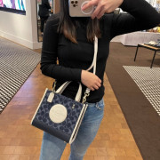 *預訂貨: 約6月上旬*Coach Dempsey Tote 22