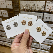 *預訂貨：約六月中旬*Tory Burch 鏤空六角型 logo耳環 