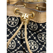 *預訂貨：約12月下旬*Tory Burch T Monogram Chenille Bucket Bag