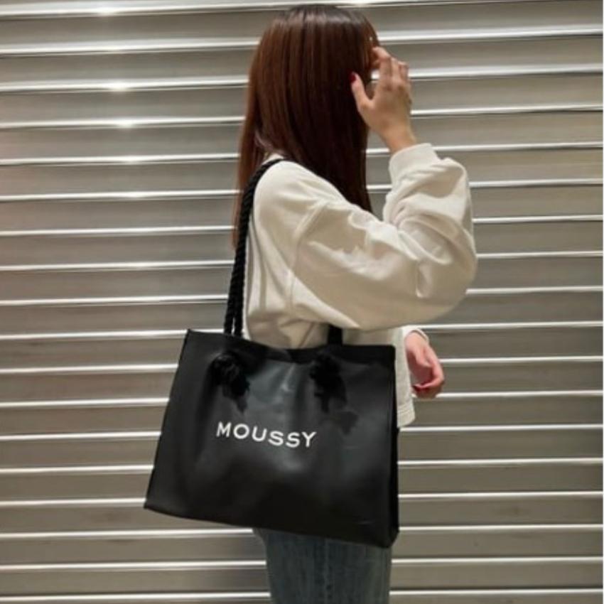 MOUSSY SOUVENIR SHOPPER