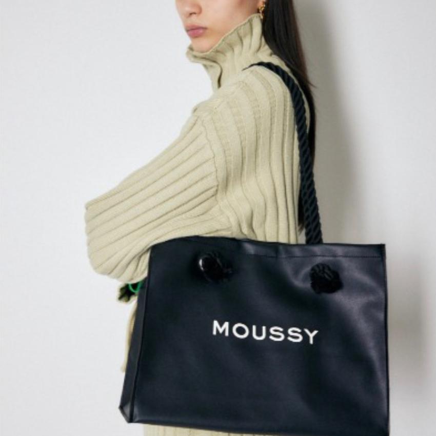 MOUSSY SOUVENIR SHOPPER