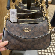 *預訂貨：約6月中旬*Coach Teri Shoulder Bag