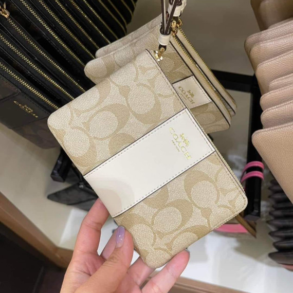 *預訂貨：約7月中旬*Coach Wristlet 