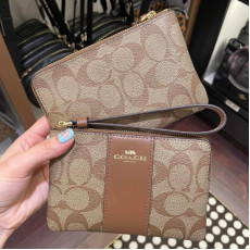 *預訂貨：約7月中旬*Coach Wristlet 