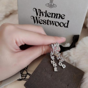  *預訂貨：約9月上旬*Vivienne Westwood 字母耳環