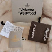  *預訂貨：約9月上旬*Vivienne Westwood 字母耳環